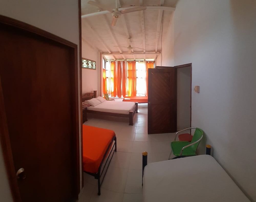 Hostal pelikan taganga