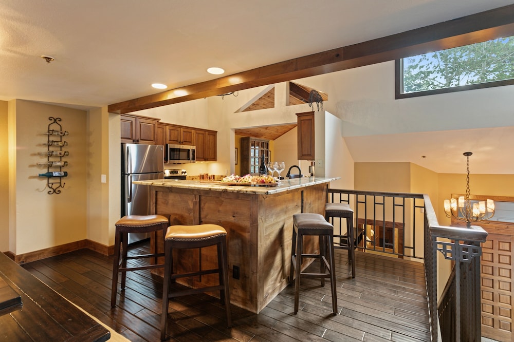 Ridgepoint - Three Bedroom with Spa #128 3 Condo
