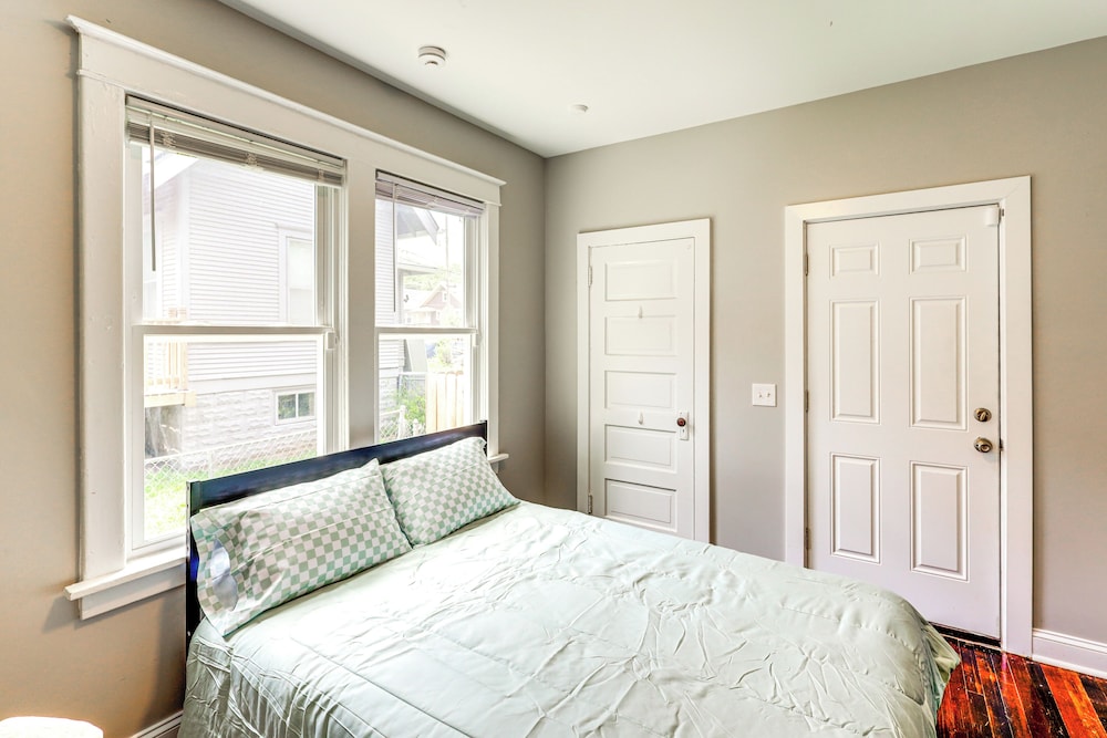 4 Mi to Dtwn Omaha: Spacious Home w/ Fenced Yard!
