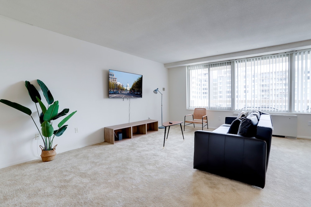 Prime Crystal City Apartments
