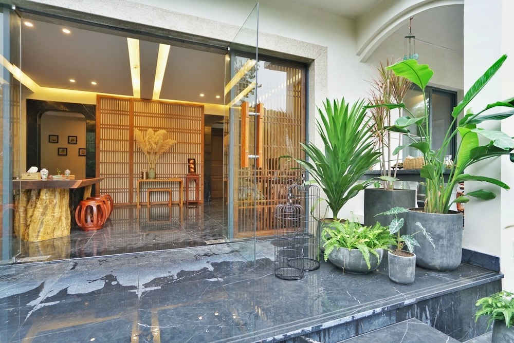 Chayan Hotel