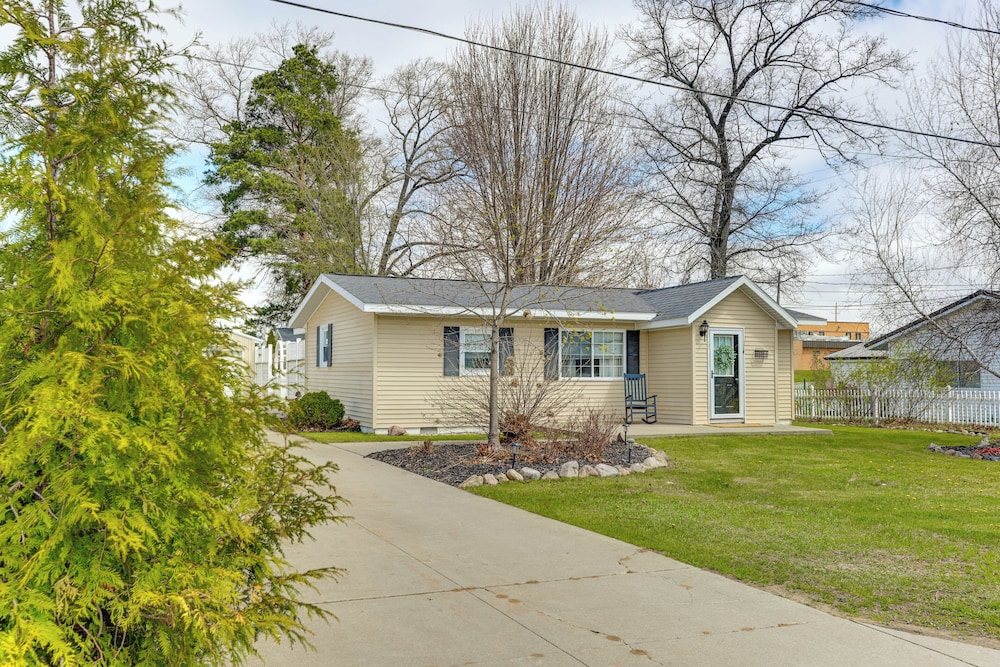 1 Mi to Wilson State Park: Harrison Home w/ Yard!