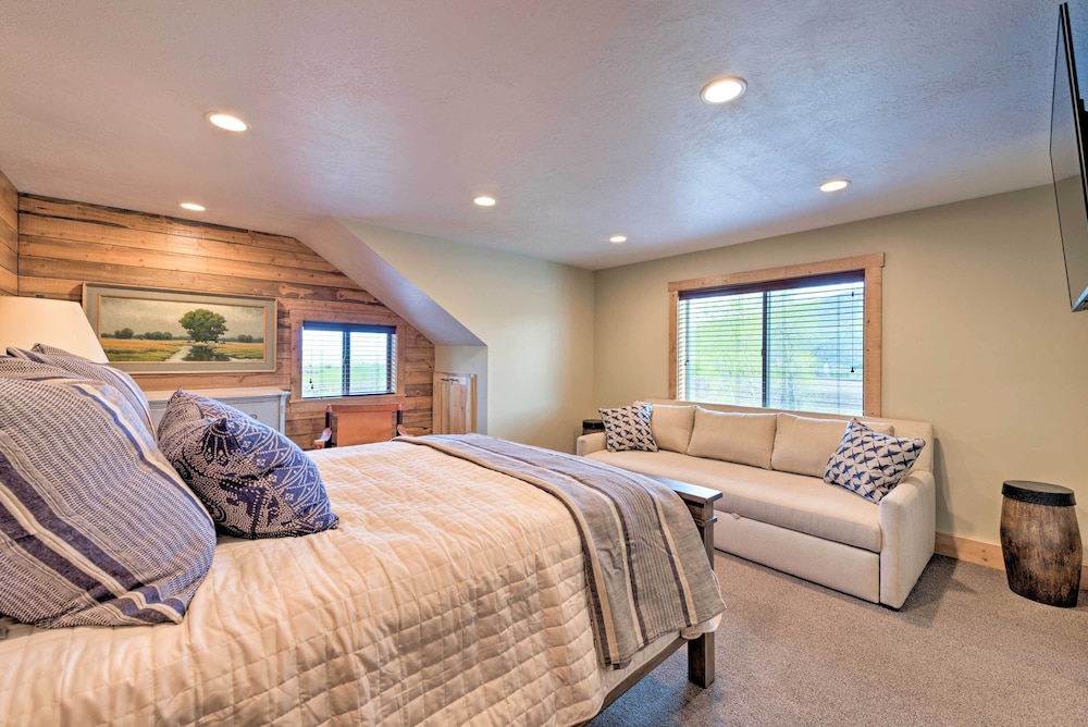 Renovated Historic Cabin ~ 25 Miles to Park City! view 3
