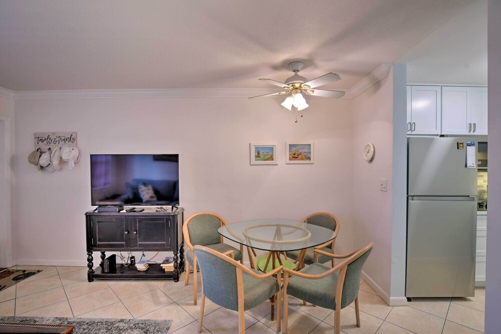 Naples Condo w/ Pool - Walk to Dining & Beach view 4