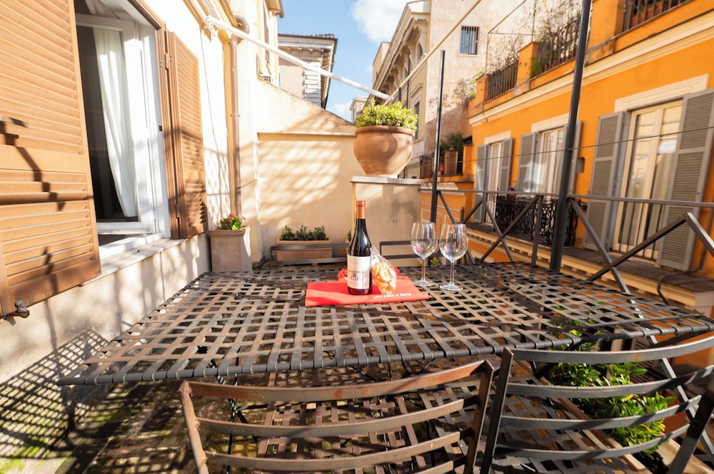 Pantheon Apartments