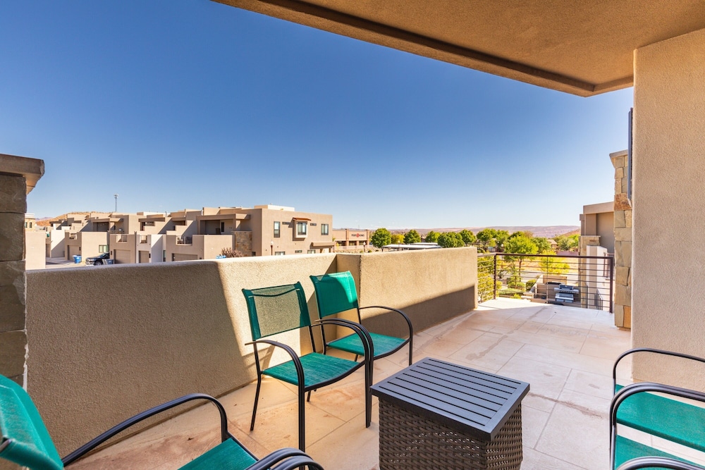 Grand Coral Estate 6 Bedroom Townhouse