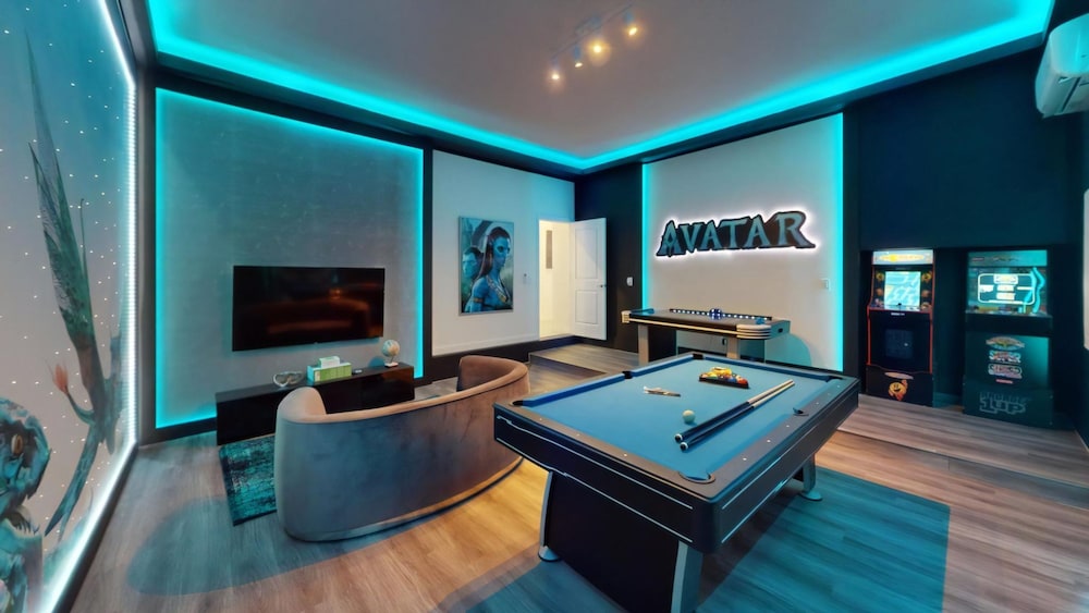 8 Bedroom Themed Rooms Huge Games Room Pool Spa