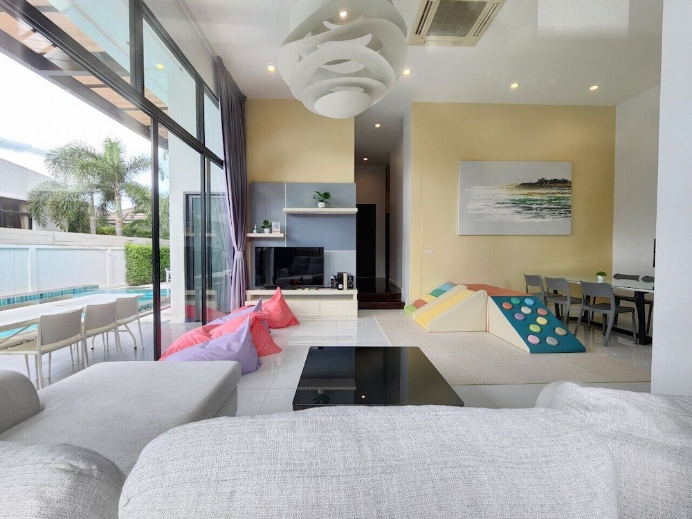 WE by Sirin Pool Villa Huahin