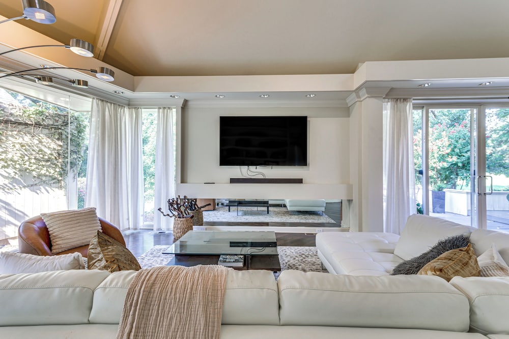 1 Mi to OU! Group Getaway w/ Game Room, Pool