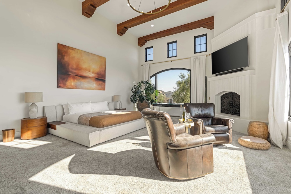 Infinity Pool, Theater, Pickleball + 360 Views Near Lake Poway Sunset Point Estate by Avantstay