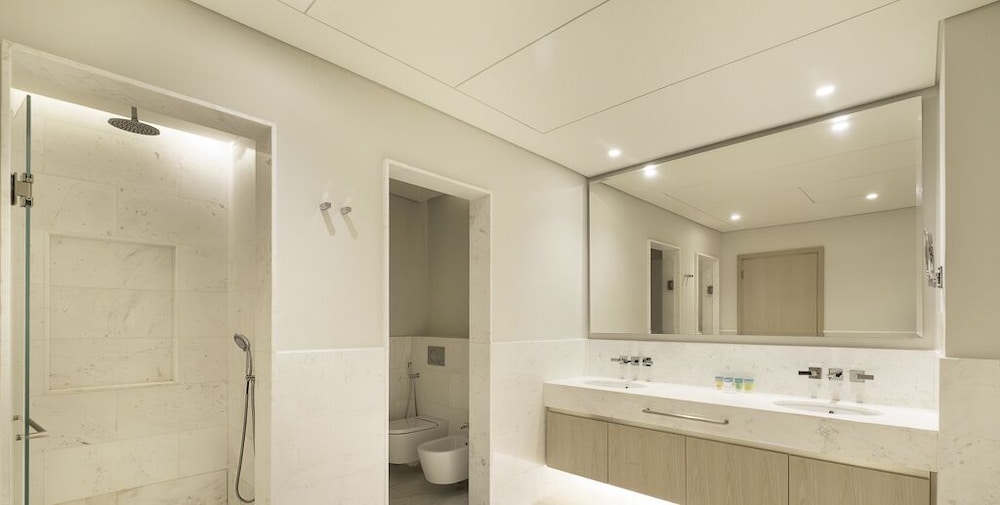 LUX Iconic Views at Palm Tower Suite 4