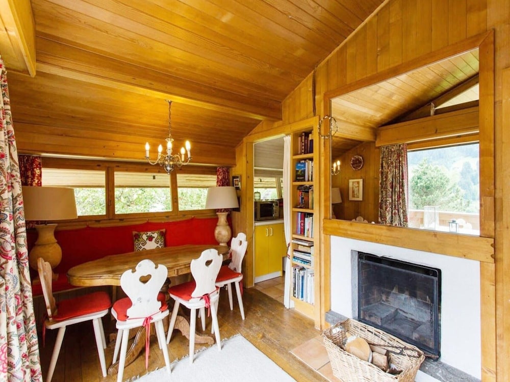 Cosy Chalet With top View