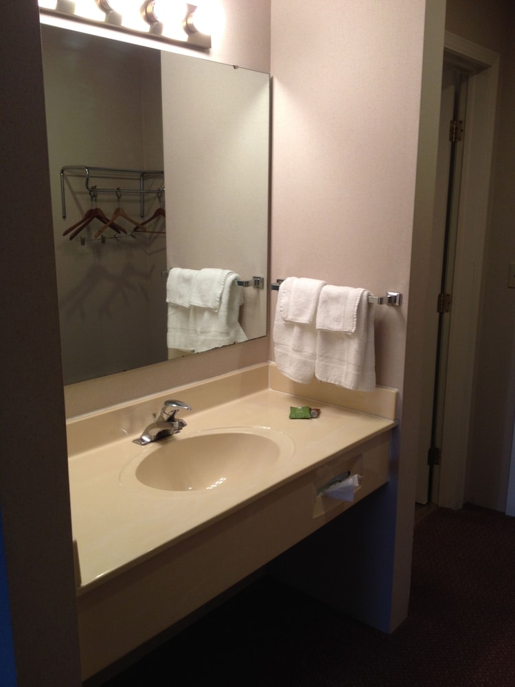 Cedar Hill Lodge