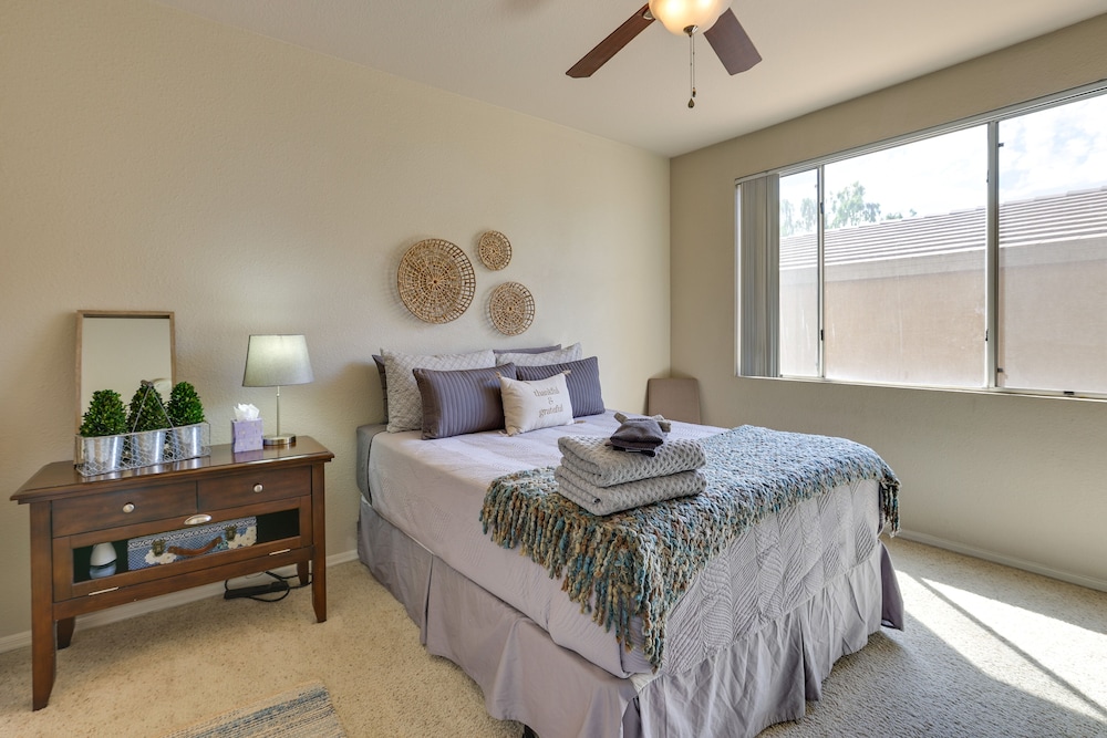 Walk to Papago Park: Central Phoenix Condo