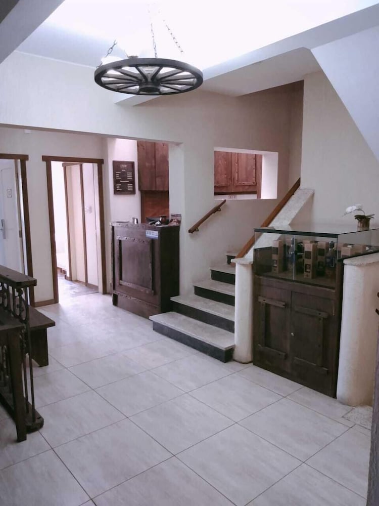 Lobby & Reception