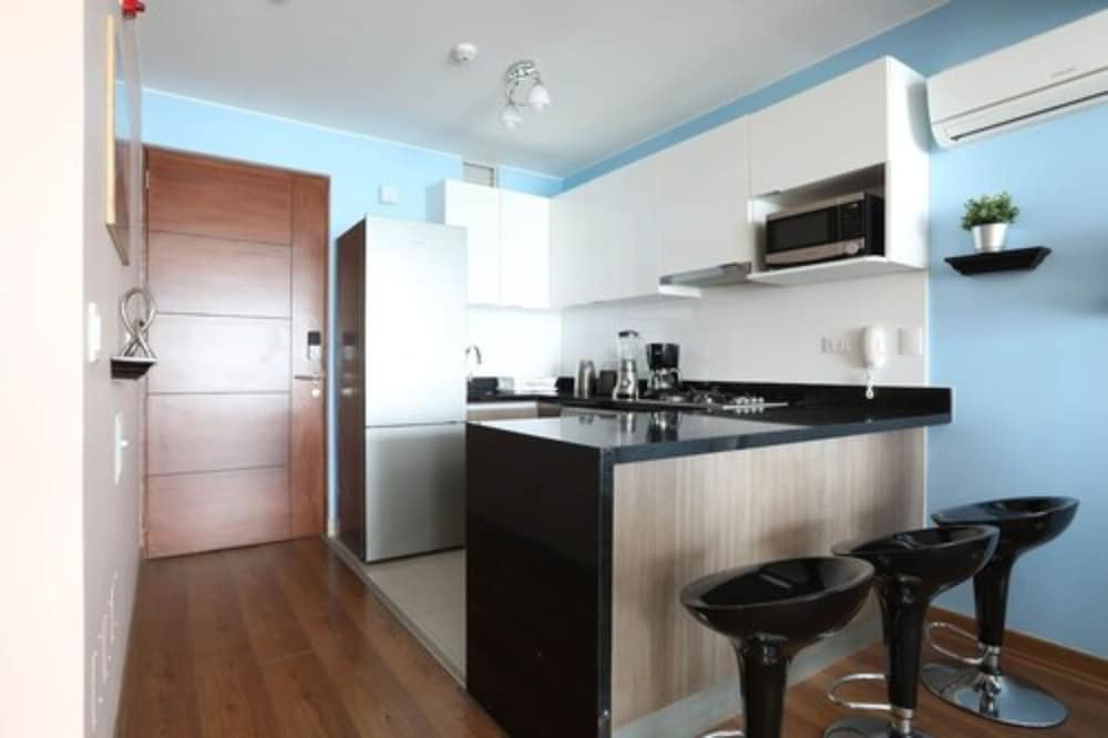Luxury Penthouse with Stunning 180° Sea View view 4
