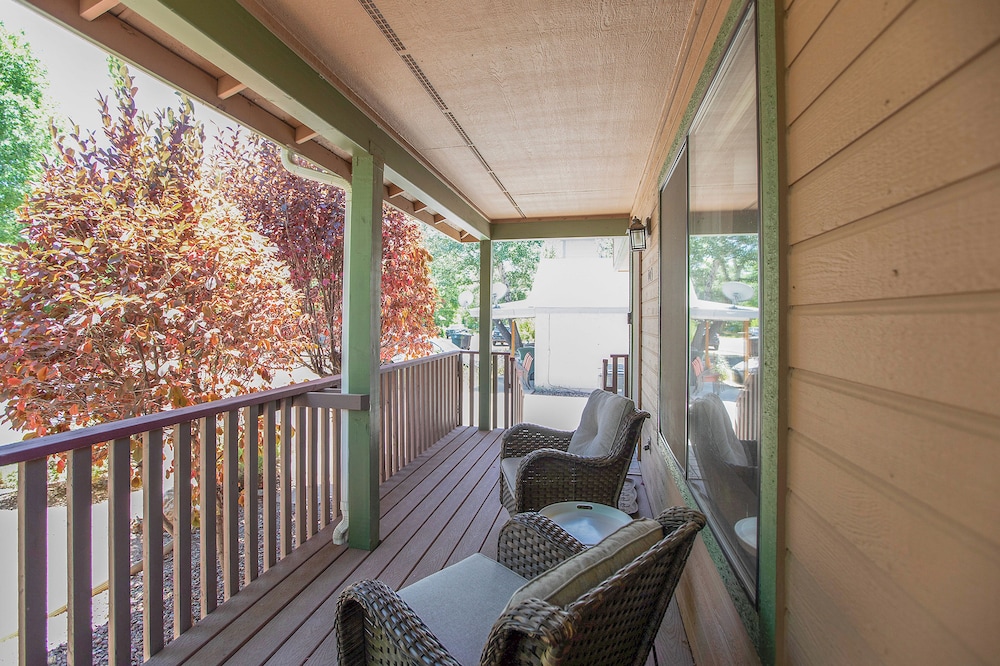 Home w/ Hot Tub, Steps to Dtwn Flagstaff & Nau!
