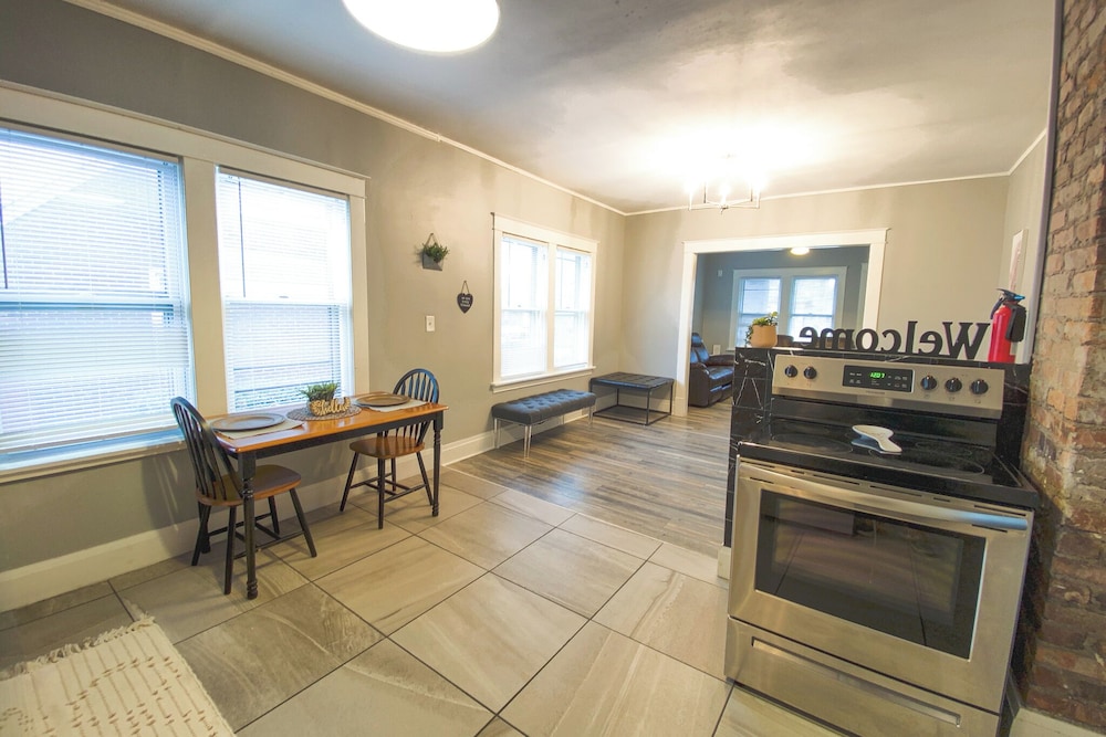 Large 6Br, 2Ba Close To Niagara Falls