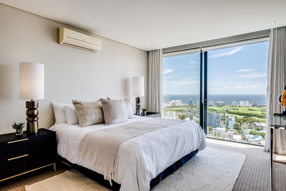 Top Urban Escape w Pool and Ocean View Villa Alexa