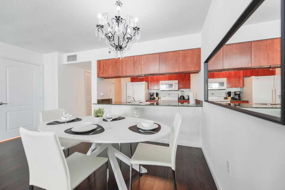 Sky High 31st Floor Condo W Parking