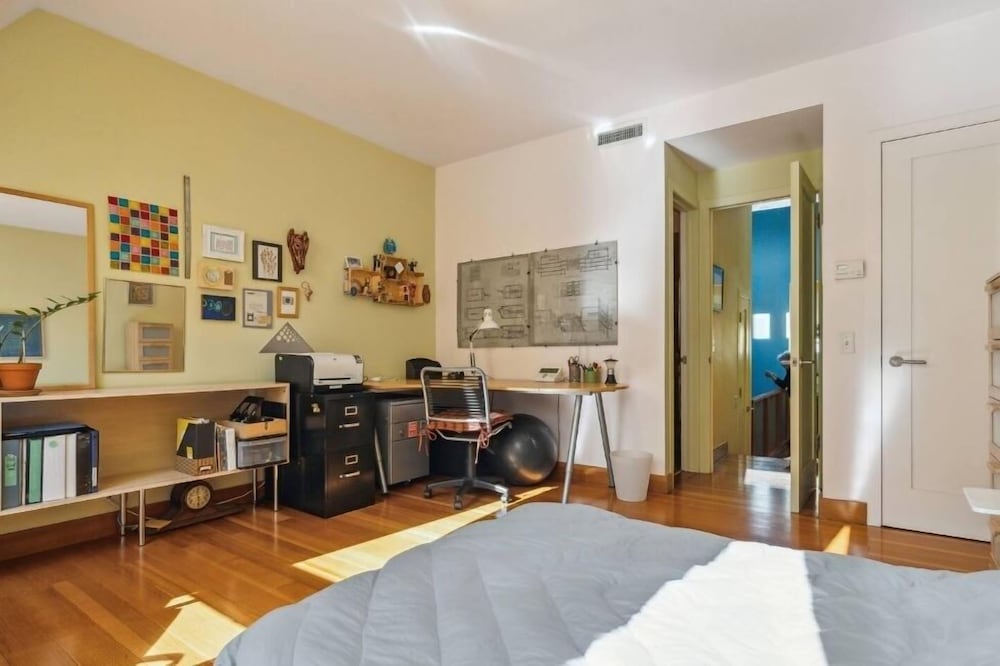 Surprisingly Unique 2br Urban Oasis W/ Sauna In Ny 2 Bedroom Home