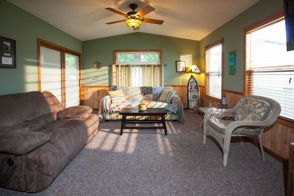 Goshorn Lake Cottages