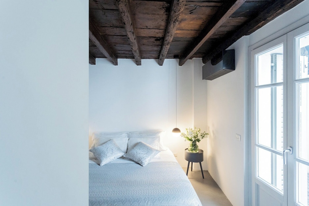 Shades Of Como With Private Terrace by Rent all Como