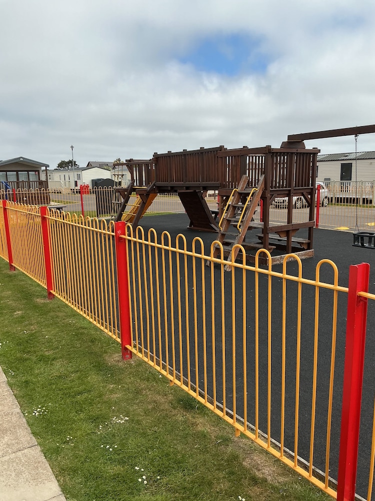 Familyfriendly-8berth-freeparkingspot-closetobeach