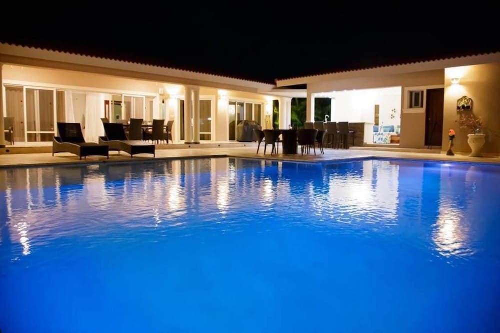 Villa With 4 Master Bedrooms w/ En-suite Bathrooms
