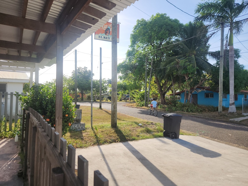 EL REY MOTEL & RESTAURANT