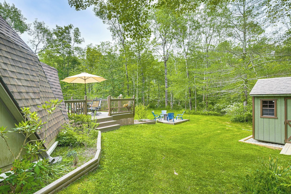 3 Mi to Kent Falls: Nature Escape w/ Deck & Garden