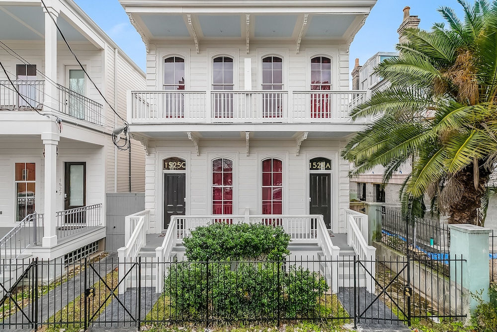 Residences Du Carondelet by Hosteeva