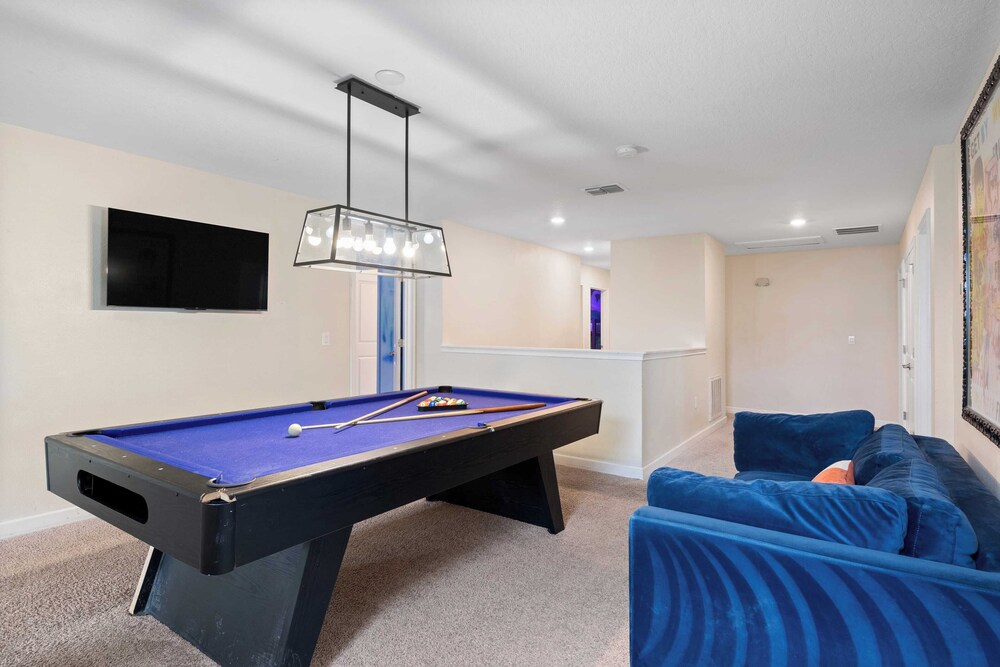 Stinger Luxe Retreat by Avantstay 8BR Luxury Villa Near Disney w/ Pool & Game Room