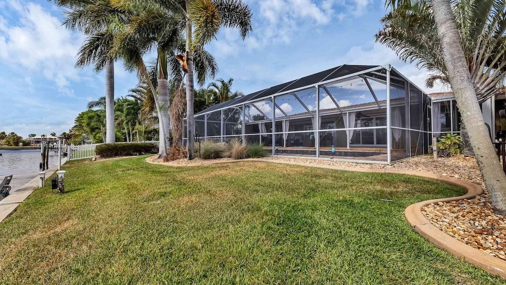 Punta Gorda Isles 3 Bedroom Private Pool+Spa Home on Canal 3 Home