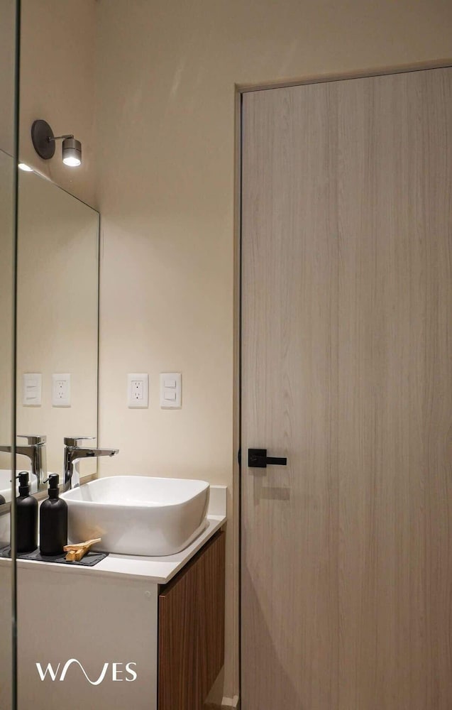 Exclusive Apt. W/private Pool + Surround Speakers