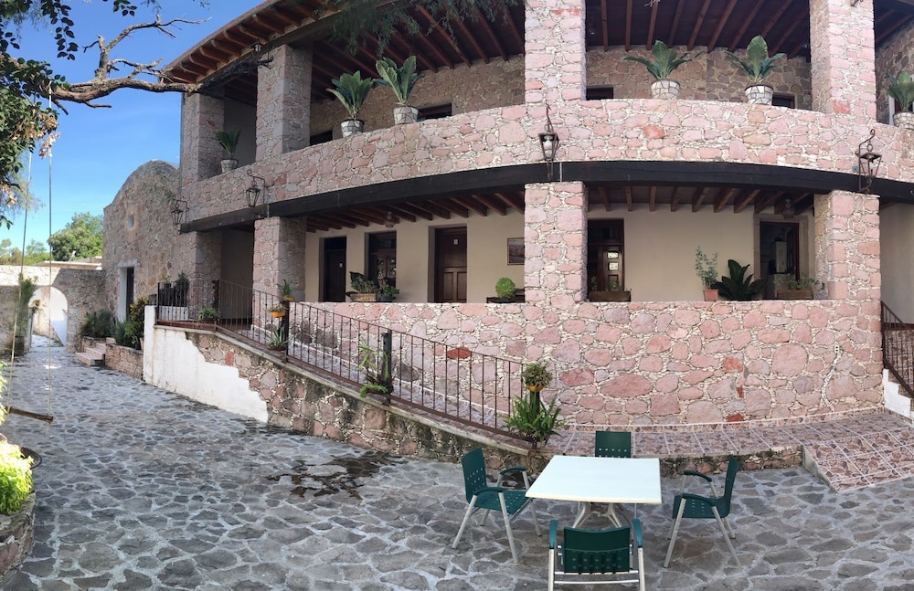 Hotel Hacienda ecoturistica la Salitrera - Image 1