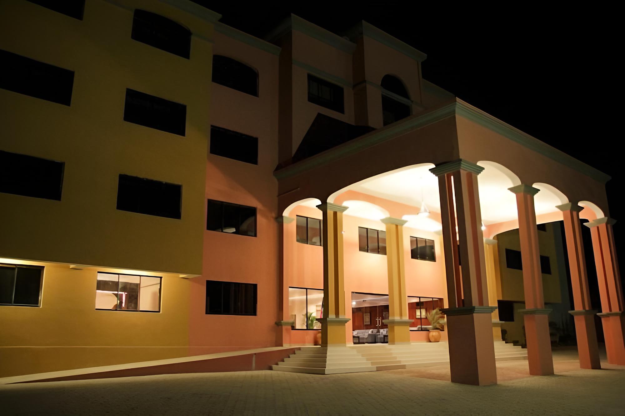 Le Monte Cristo Hotel & Suites