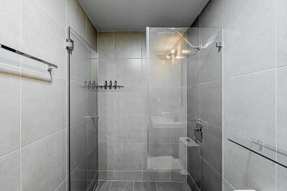 w Regal 1BR w Great Deco in Centriqo