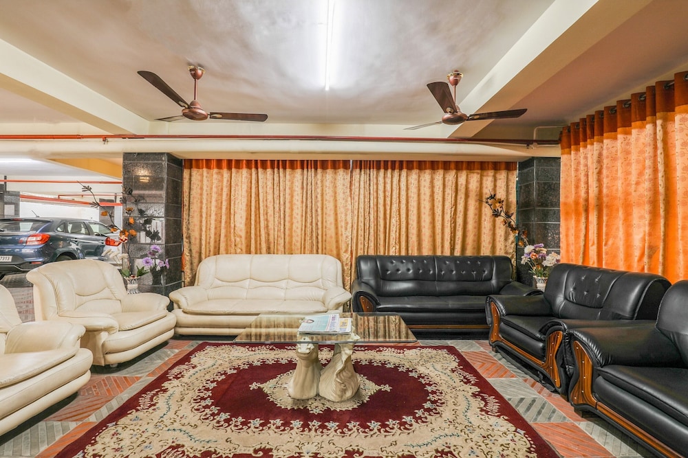 OYO Flagship 9352 Hotel SRC Grand