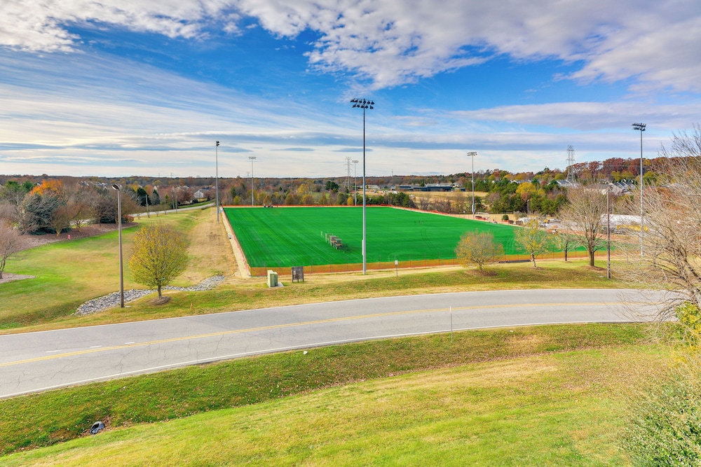 Easy Access to Dtwn: High Point Condo