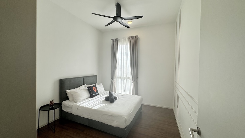 UNA Serviced Apartment by Manatidur