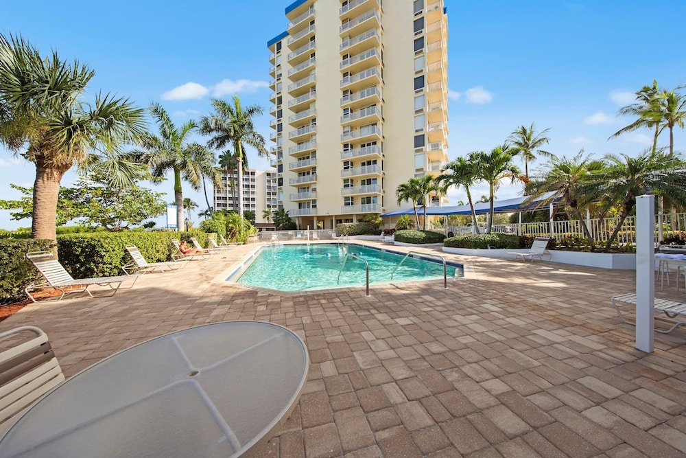 Oceanfront Views Balcony Sunsets