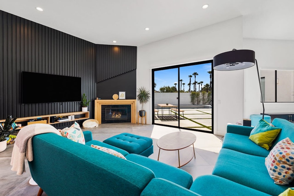 The Lighthouse- Monthly 4 bd 4 bth Pool Spa