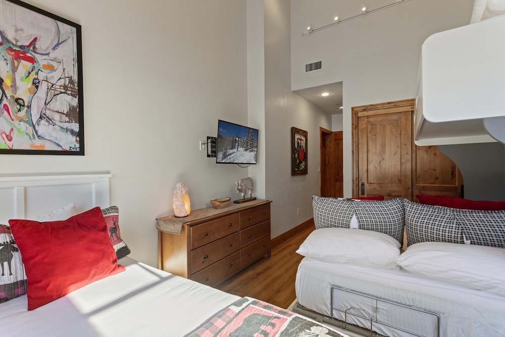 302 - Three Bedroom Shooting Star 3 Condo