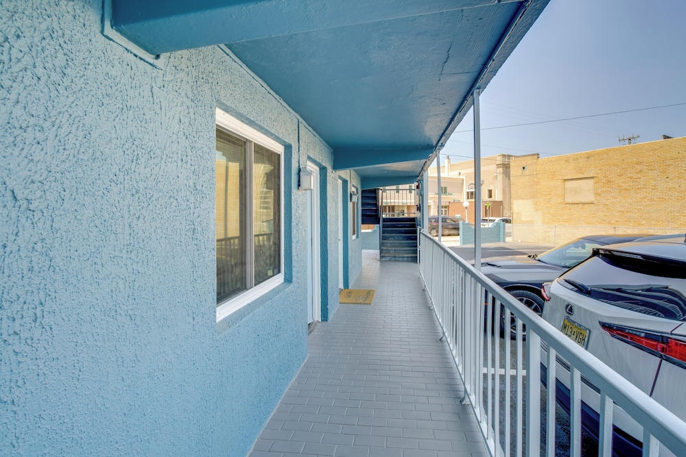 Walk to Wildwood Boardwalk: Family-friendly Condo!