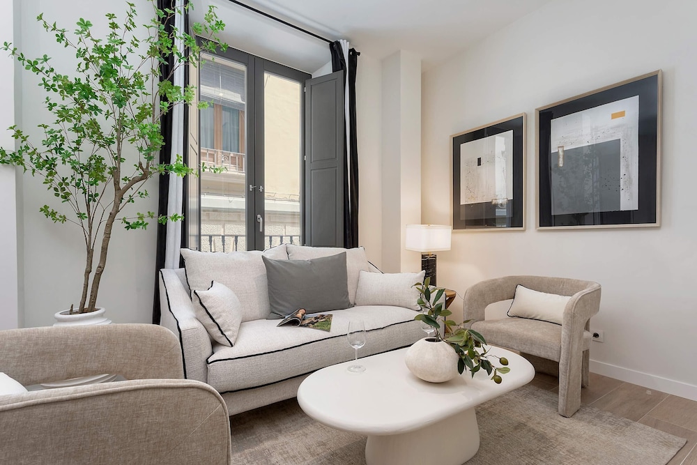 Exclusive 2-bedroom Near the Cathedral. San Matías I