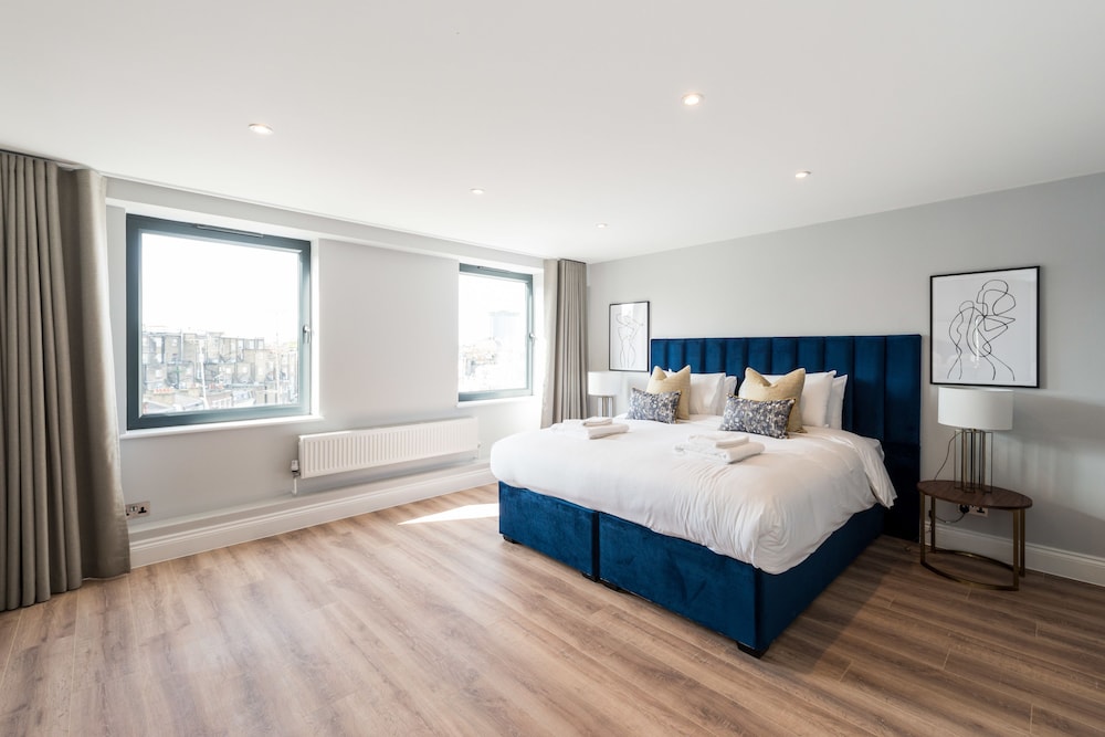 The Carlyle - Elegant Serviced Apartments