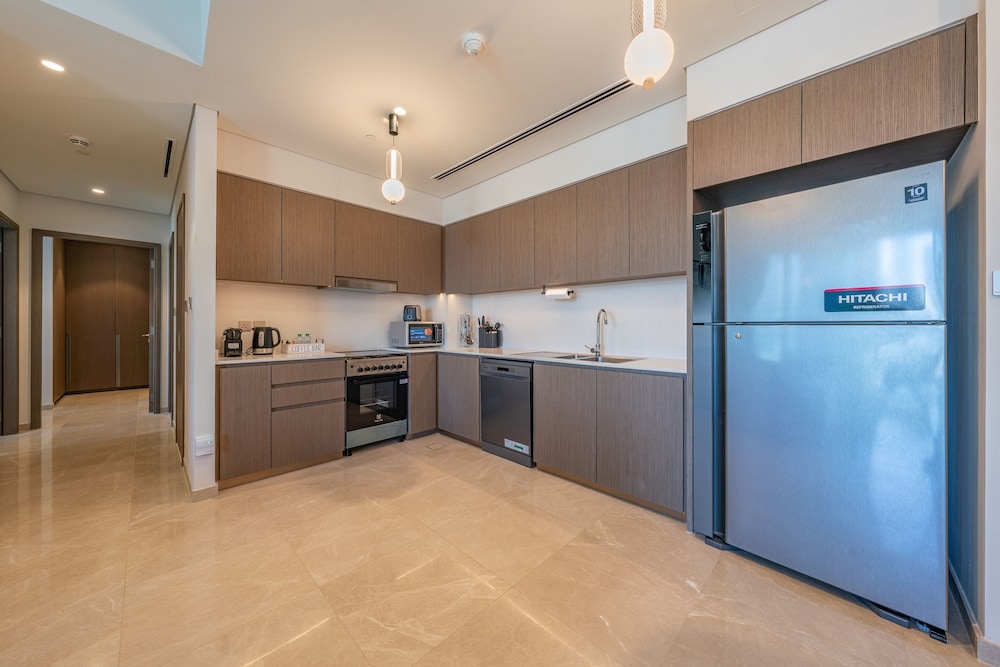 Skyline Majesty - Luxury Living with Full Burj Khalifa & Fountain Views