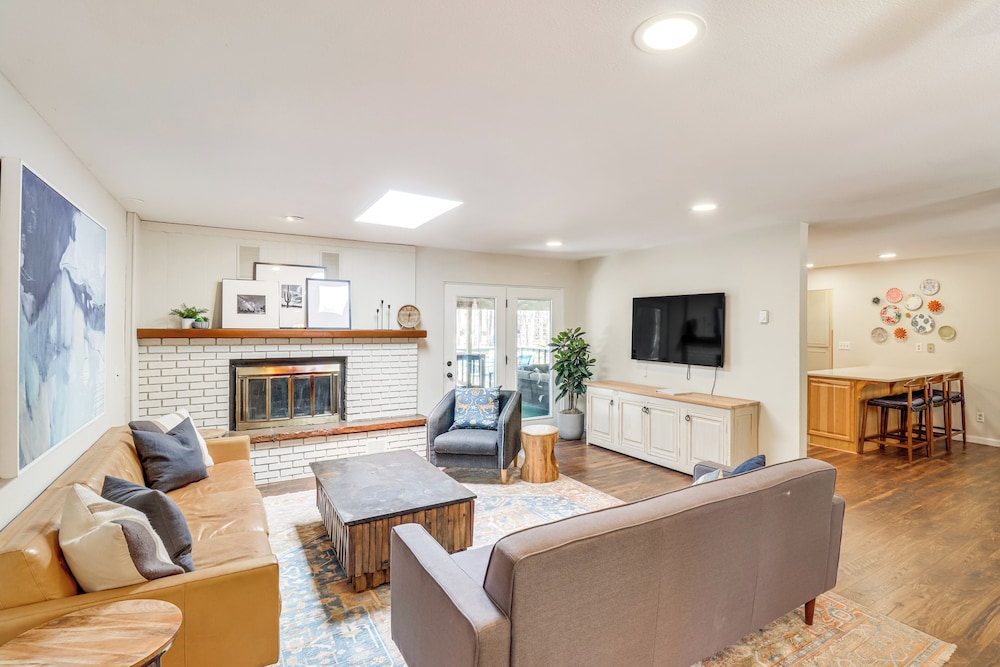 Spacious Decks: Family Pinetop Country Club Home