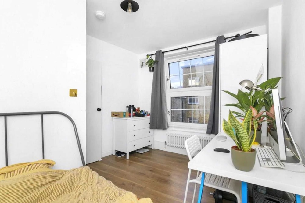 Spacious 4 Bedroom Apartment in Bethnal Green